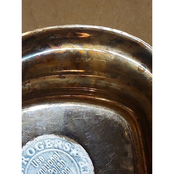 Vintage WM Rogers Silverplate Butter Dish with Glass Insert - Picture 9 of 10